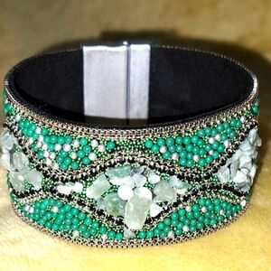 Elegant Green and Silver Jewelry Set